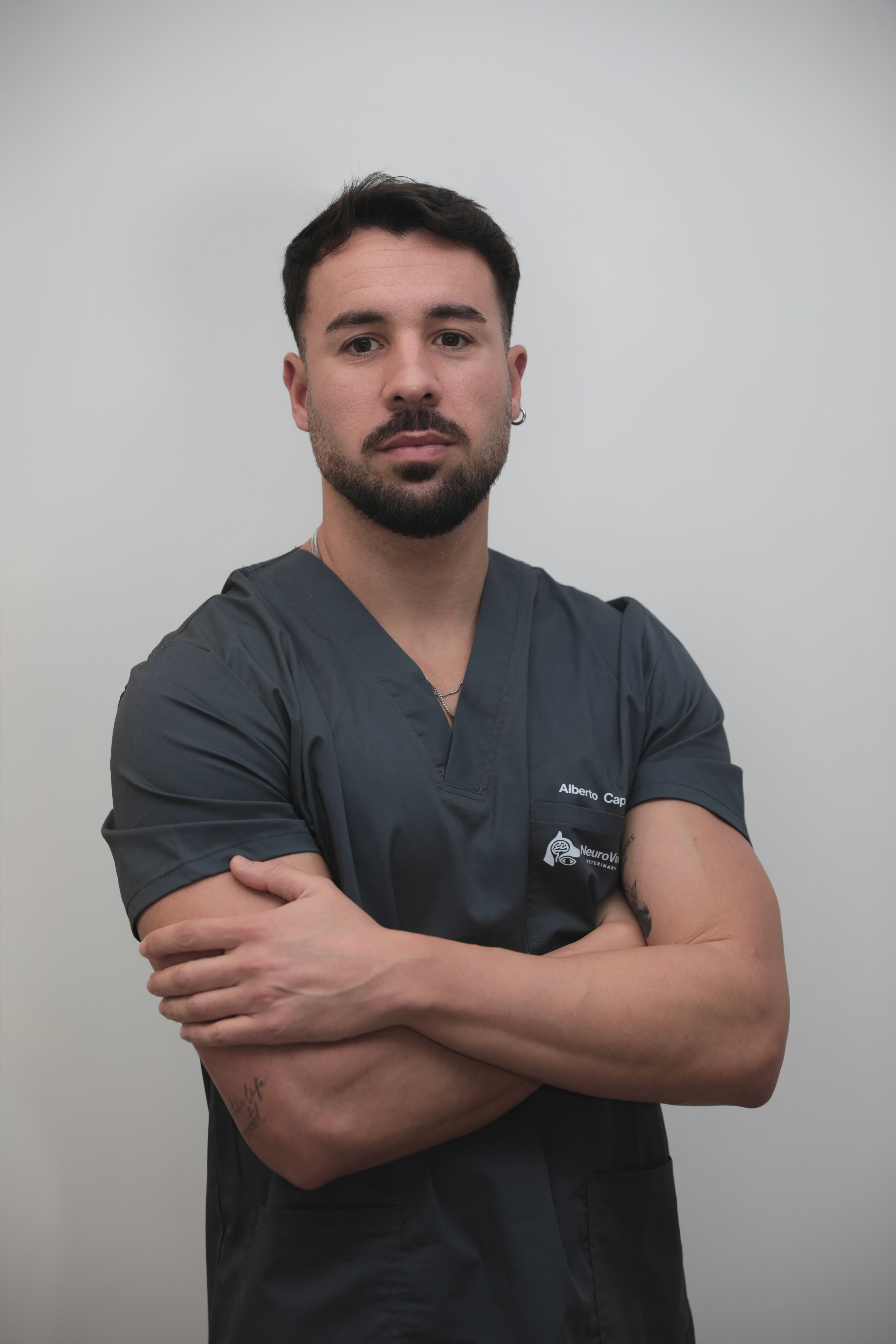 Dr. Alberto Capelo Bernal - Veterinario Especialista en Neurología y Oftalmología